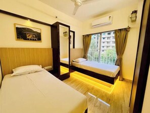 1 bedroom, iron/ironing board, internet, bed sheets