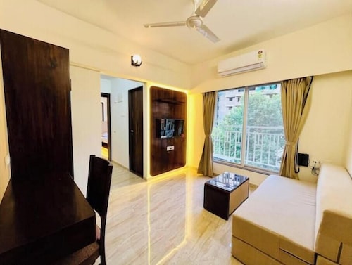 Elegant Suite Malad West Prime Location