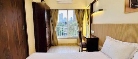 1 bedroom, iron/ironing board, internet, bed sheets