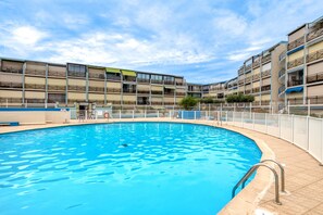 Unclassified image, 5 of 17, button - Le Grau-du-Roi: Apartment with Balcony and Garage (Le Grau-du-Roi)