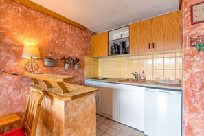 Unclassified image, 4 of 17, button - Le Grau-du-Roi: Apartment with Balcony and Garage (Le Grau-du-Roi)