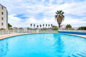 Pool - Le Grau-du-Roi: Apartment with Balcony and Garage (Le Grau-du-Roi)