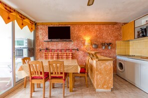Dining - Le Grau-du-Roi: Apartment with Balcony and Garage (Le Grau-du-Roi)