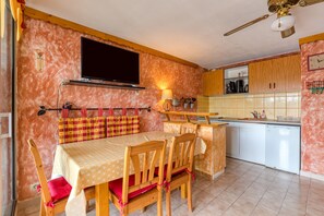 Dining - Le Grau-du-Roi: Apartment with Balcony and Garage (Le Grau-du-Roi)