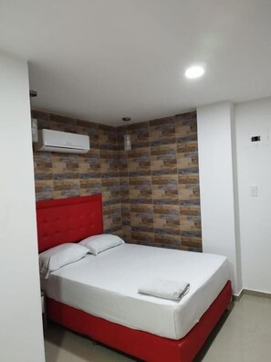 Cofres nos quartos, cortinas blackout, Wi-Fi de cortesia, roupa de cama