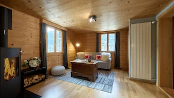 Televisión y chimenea