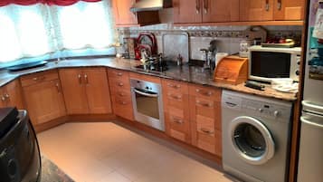 Micro-ondes, four, plaque de cuisson, lave-vaisselle