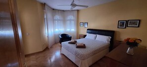 4 chambres, fer et planche à repasser, Wi-Fi, draps fournis