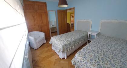 Warner Park and Puy du fou (20 minutes), ideal house for families, board games.