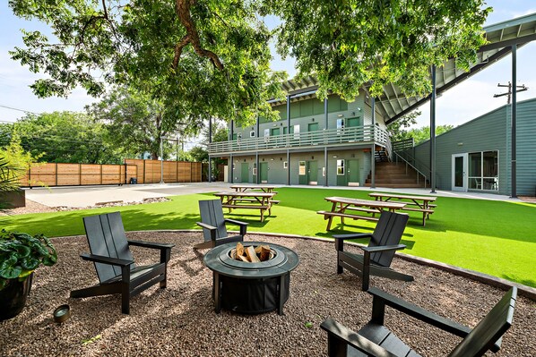 المنطقة المحيطة بالمنشأة