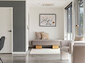 Premium-talo | Oleskelualue | 55–tuumainen äly-TV, jossa digitaalikanavat