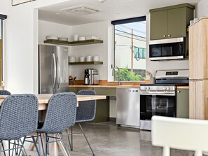 Premium House | Dining room - Webber East (Austin)