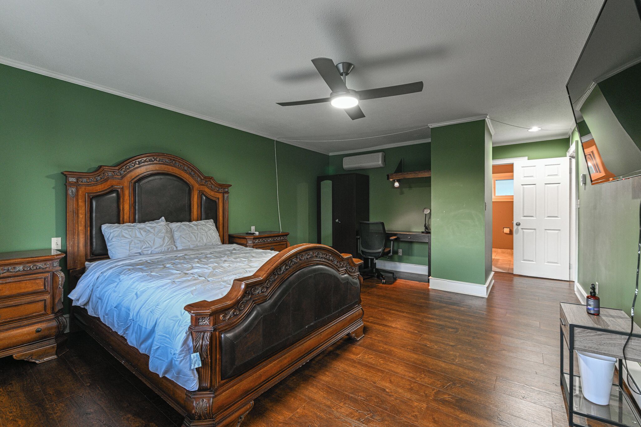 5 bedrooms, iron/ironing board, free WiFi, bed sheets