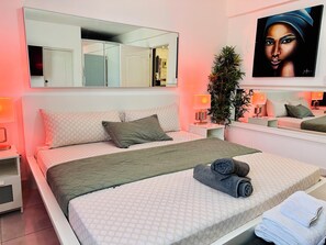 1 多间卧室、熨斗/熨衣板、上网接入、床单