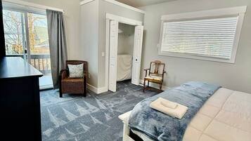 4 bedrooms, iron/ironing board, travel cot, WiFi