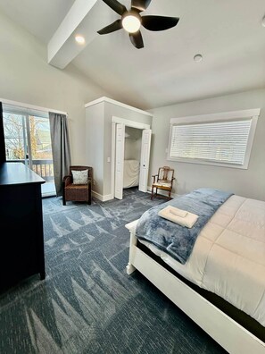 4 habitaciones, tabla de planchar con plancha, cuna de viaje y wifi