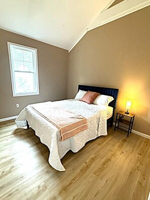 3 bedrooms, WiFi, bed sheets, wheelchair access