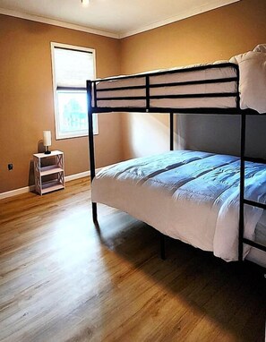 3 bedrooms, WiFi, bed sheets, wheelchair access