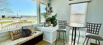 Ultimate Waterfront Home w/Cottage & Beach-9bdrms