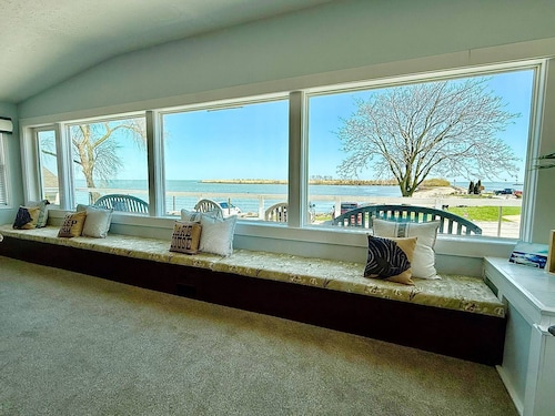 Ultimate Waterfront Home w/Cottage & Beach-9bdrms