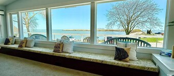 Ultimate Waterfront Home w/Cottage & Beach-9bdrms