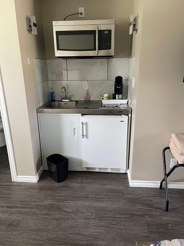 Family Studio Suite, Garden View | Free WiFi - Timber Wolf Inn Motel (Nipigon)