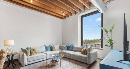 Archview Riverfront Loft – Walk to Stadium, Conventions & Casino - Gated Parking