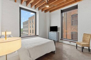 2 bedrooms, iron/ironing board, Internet, bed sheets