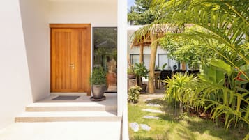4 Bedroom Villa With Pool & Corner View | Caja fuerte, sistema de insonorización, wifi gratis