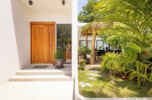 4 Bedroom Villa With Pool & Corner View