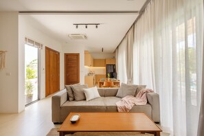 4 Bedroom Villa With Pool & Jungle View | บริเวณนั่งเล่น