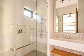 4 Bedroom Villa With Pool & Corner View | ห้องน้ำ | โถสุขภัณฑ์แบบบิเดท์