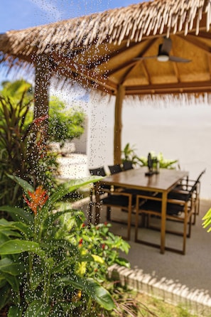 4 Bedroom Villa With Pool & Corner View | Terrasse/Patio