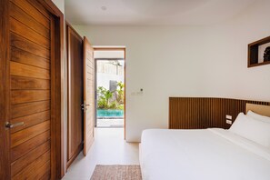 4 Bedroom Villa With Pool & Corner View | Pengeskab på værelset, lydisolering, gratis Wi-Fi