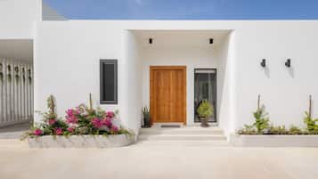 4 Bedroom Villa With Pool & Jungle View | Zimmersafe, schallisolierte Zimmer, kostenloses WLAN