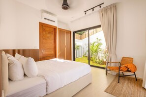 4 Bedroom Villa With Pool & Corner View | Pengeskab på værelset, lydisolering, gratis Wi-Fi