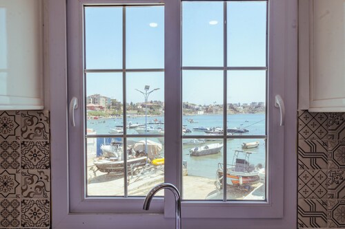 Apartment with sea view and hammam, located at the foot of the magical port of La Perouse