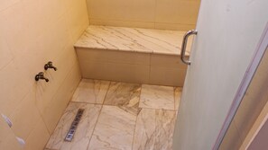 Hair dryer, towels, soap, toilet paper - Apartment with sea view and hammam, located at the foot of the magical port of La Perouse (El Marsa)