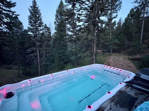 Outdoor spa tub