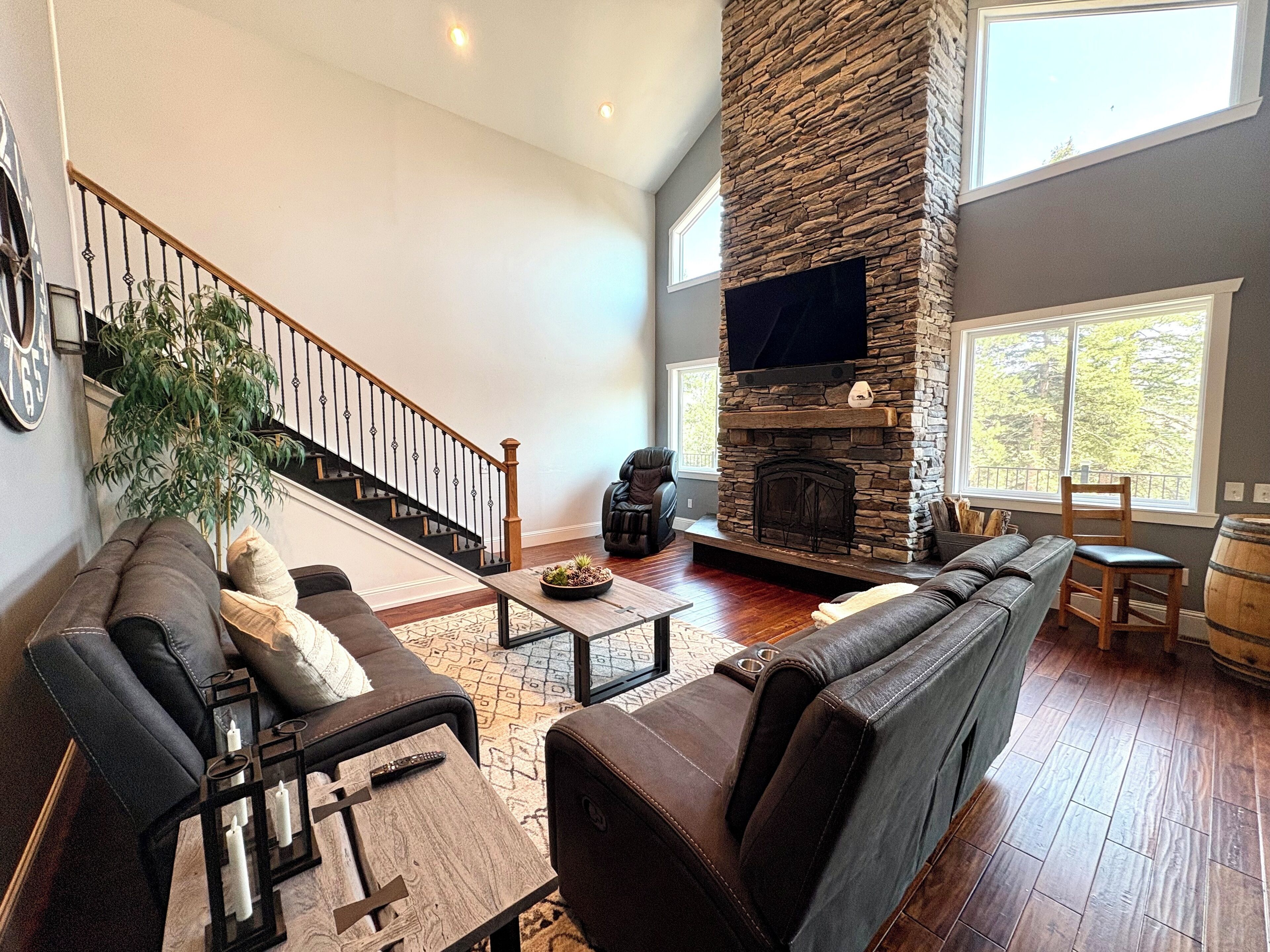 Smart TV, fireplace, table tennis