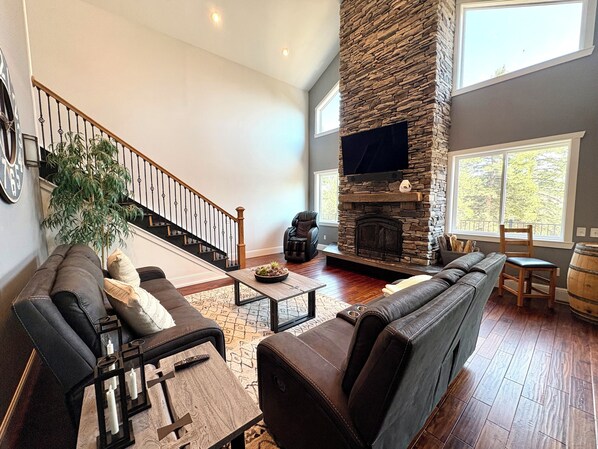 Smart TV, fireplace, table tennis