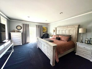 4 habitaciones, escritorio, tabla de planchar con plancha y wifi gratis 
