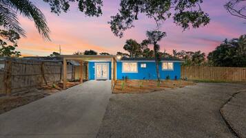 Façade de l’hébergement - soirée/nuit