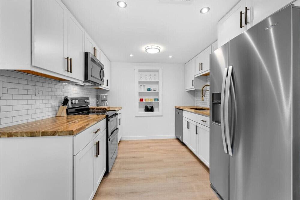 Coastal 2-Bedroom Home Minutes to Beach