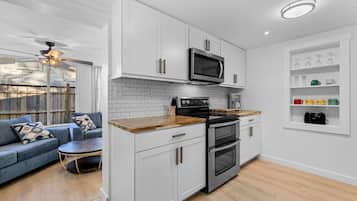 House, 2 Bedrooms, Pets Allowed | Private kitchen
