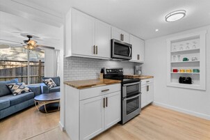 House, 2 Bedrooms, Pets Allowed | Private kitchen