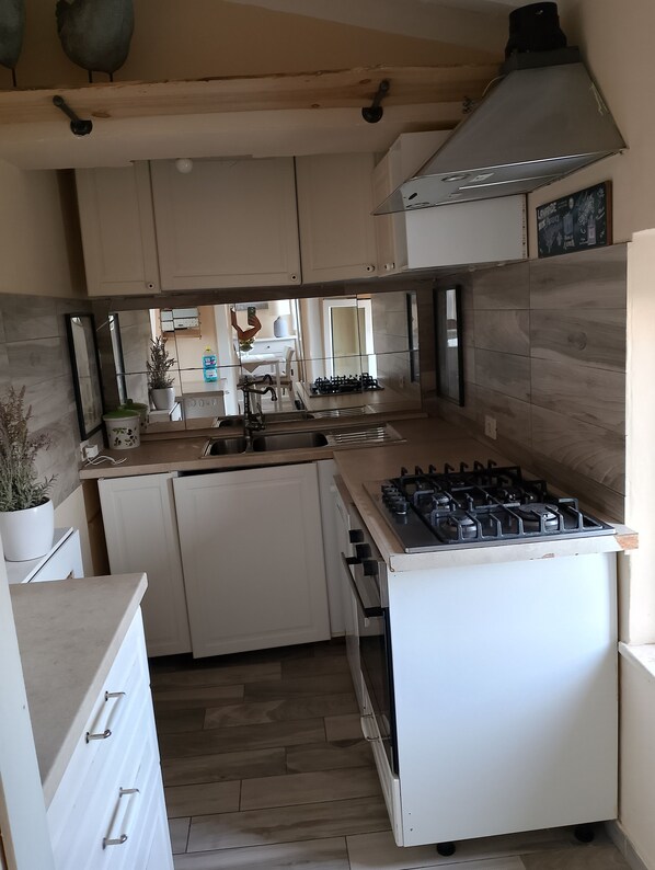 Oven, stovetop, dishwasher - Porto Ercole, Casaletto Il Torrino in the Tuscan countryside a step away from the sea (Porto Ercole)