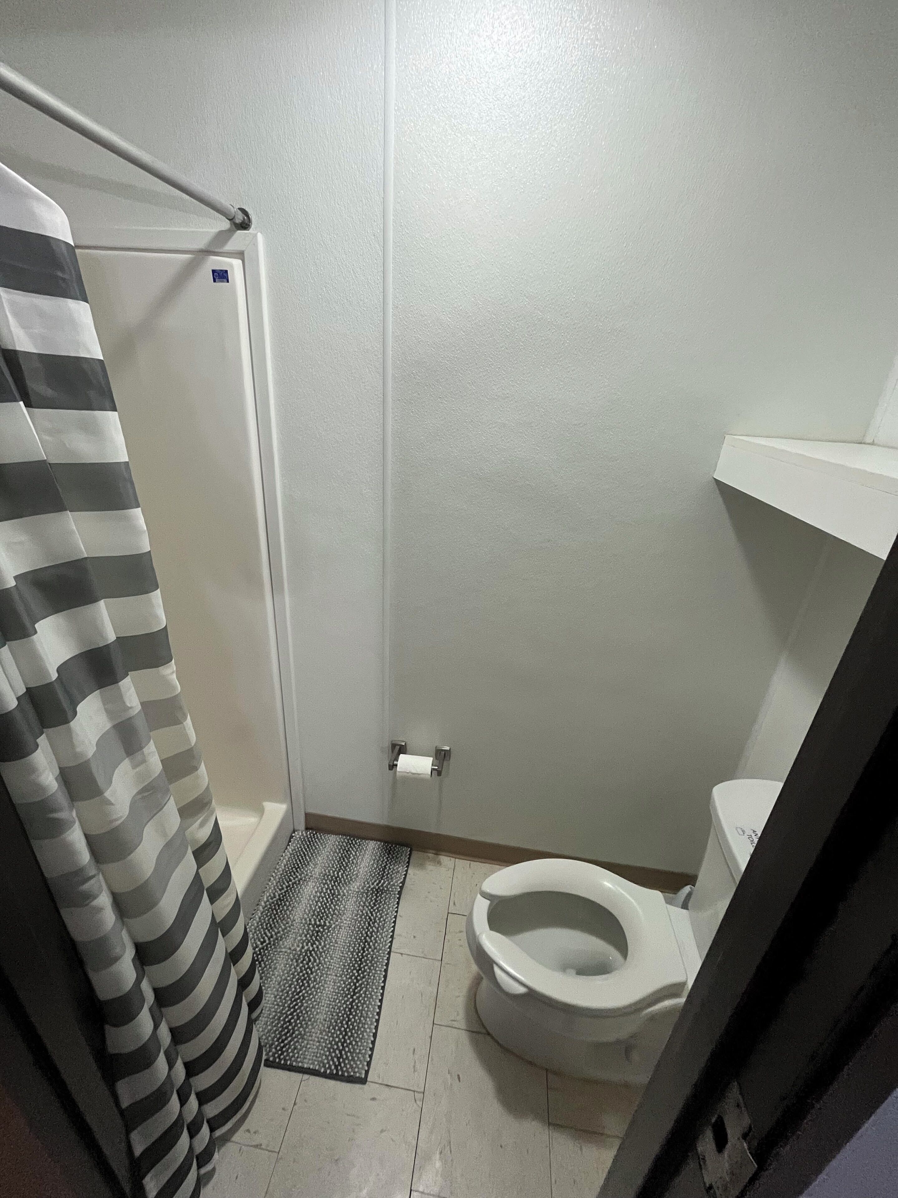 Classic Single Room, Non Smoking | Bathroom | Shower, towels, toilet paper