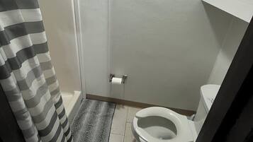 Classic Single Room, Non Smoking | Bathroom | Shower, towels, toilet paper