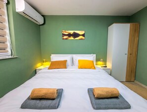 2 quartos, ferros/tábuas de passar roupa, Wi-Fi, roupa de cama